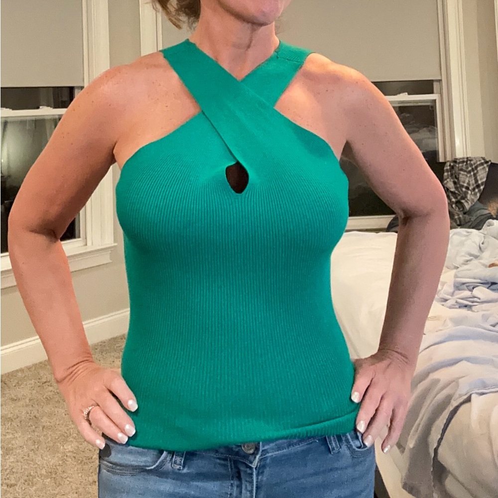 Sleeveless keyhole green top